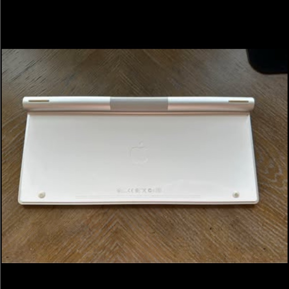 Wireless White Keyboard - Picture 2 of 2